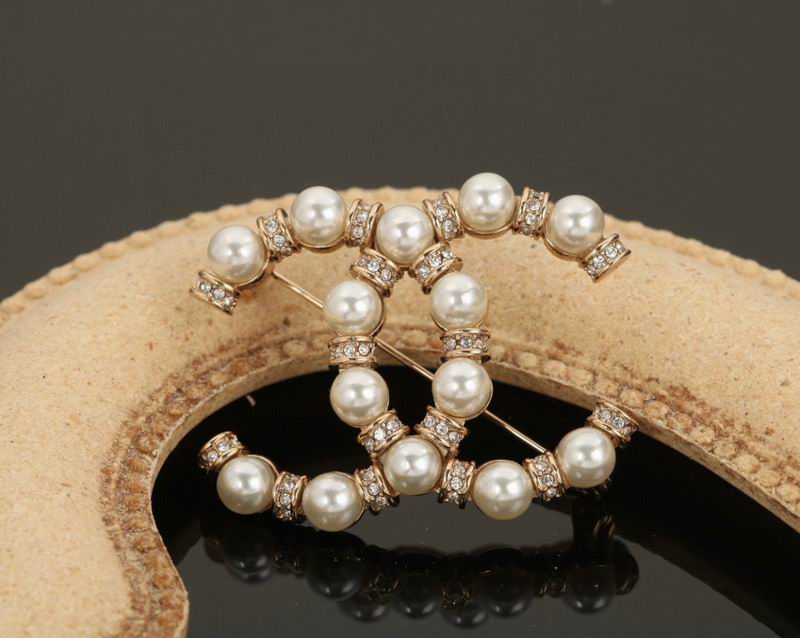Chanel Brooch 04yxs160